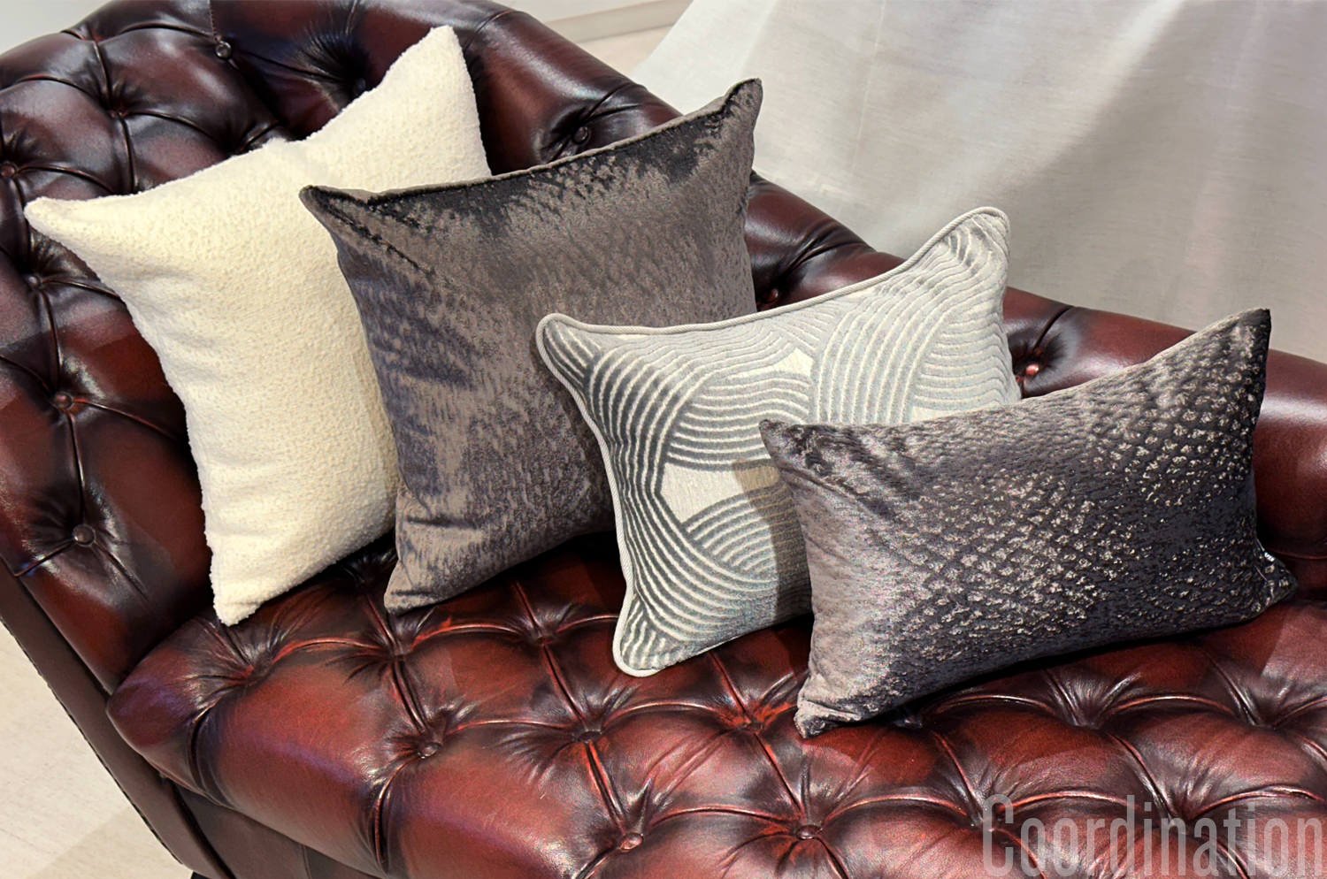 The Gilda ジルダ ベルベット クッションカバー (チャコール) 45cm×45cm - HOUSE OF JAPAN Shop