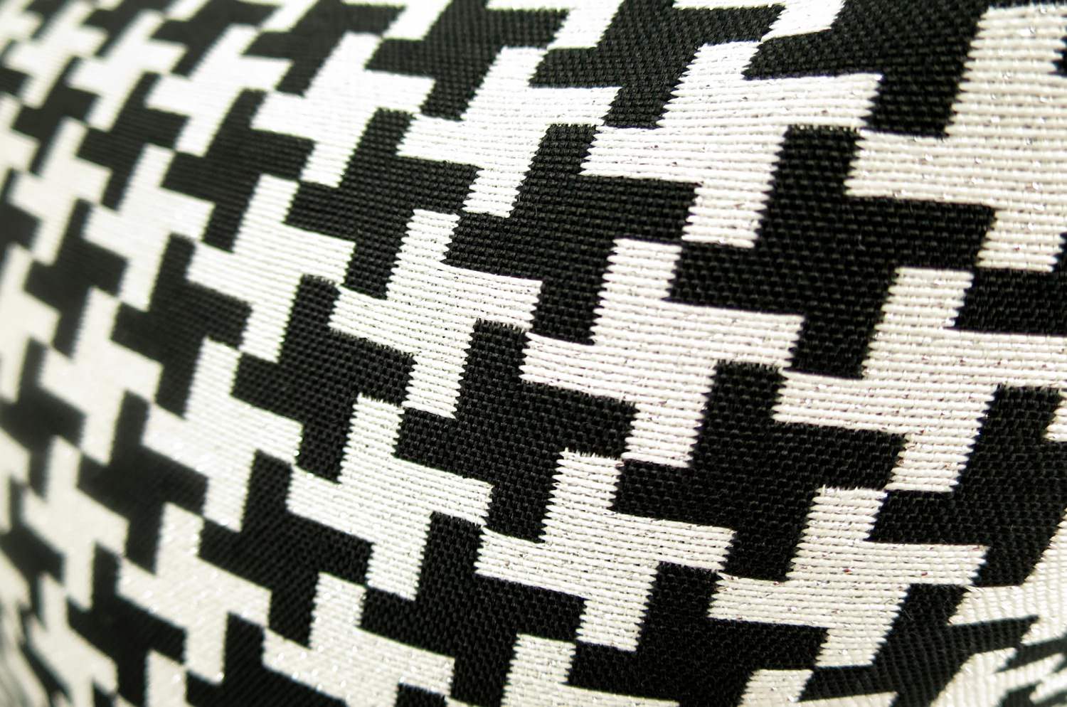 The Glitter Houndstooth ラメ千鳥格子クッションカバー ブラック&シルバー 40×40cm - HOUSE OF JAPAN Shop