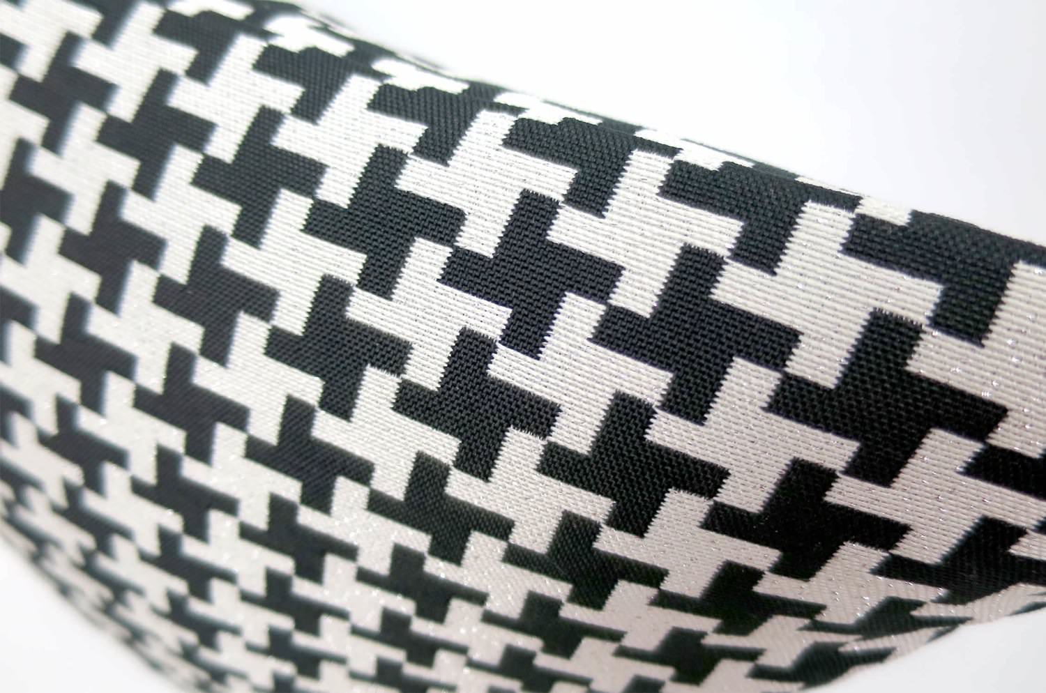 The Glitter Houndstooth ラメ千鳥格子クッションカバー ブラック&シルバー 40×40cm - HOUSE OF JAPAN Shop