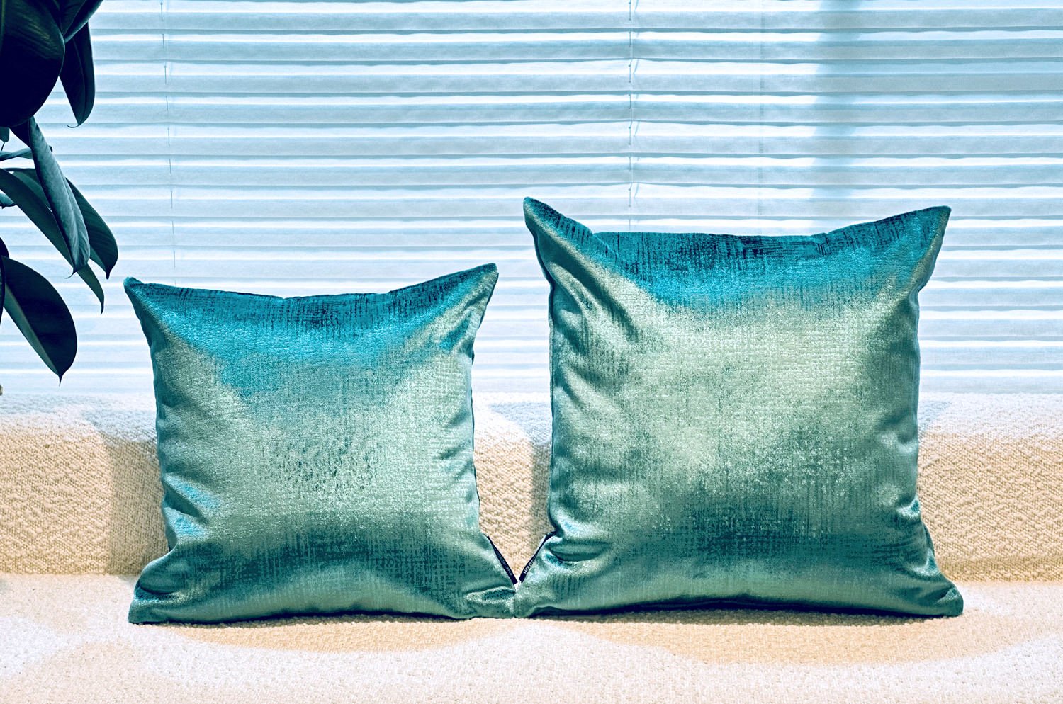 The Gloria グロリア ピーコックグリーン ベルベットクッションカバー 40×40cm - HOUSE OF JAPAN Shop