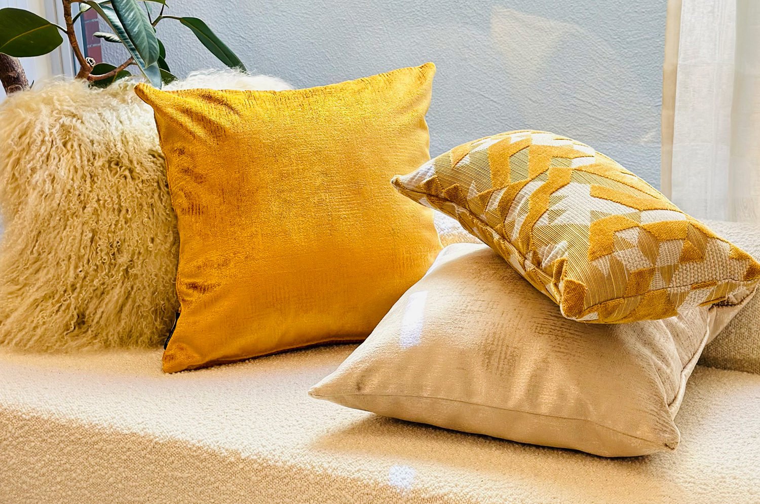 The Gloria グロリア ベルベットクッションカバー (サンフラワー) 45×45cm - HOUSE OF JAPAN Shop