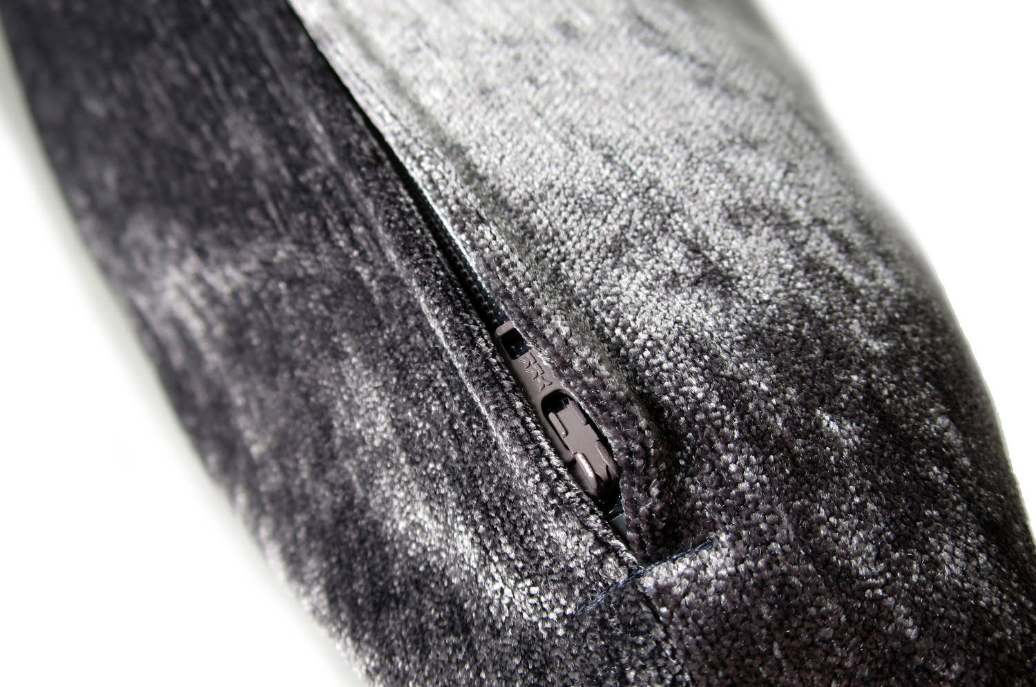 The Gloss グロスベロアクッションカバー (グレー) 45×45cm - HOUSE OF JAPAN Shop