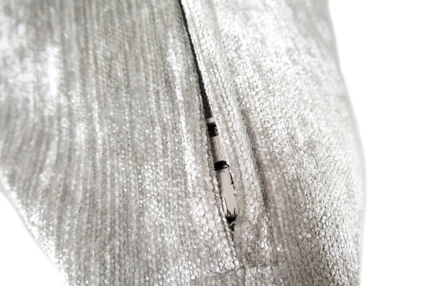 The Gloss グロスベロアクッションカバー (アイスシルバー) 45×45cm - HOUSE OF JAPAN Shop