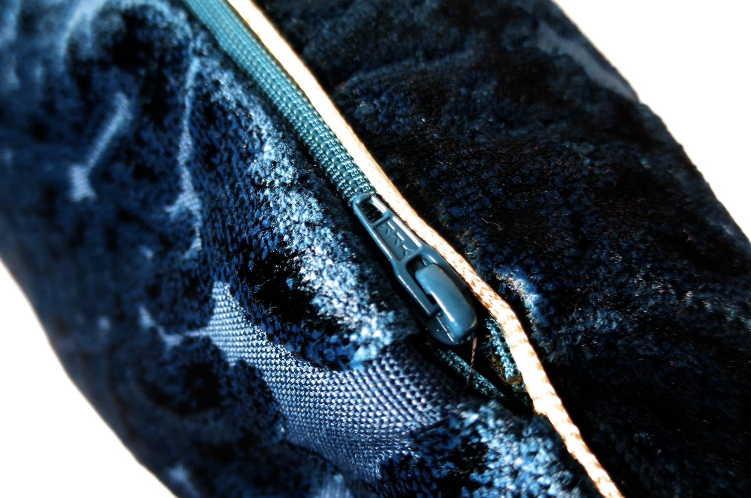 The Gosh ink ダマスク柄ベルベットタッセル付きクッションカバー ink 60×40cm 中材付 - HOUSE OF JAPAN Shop