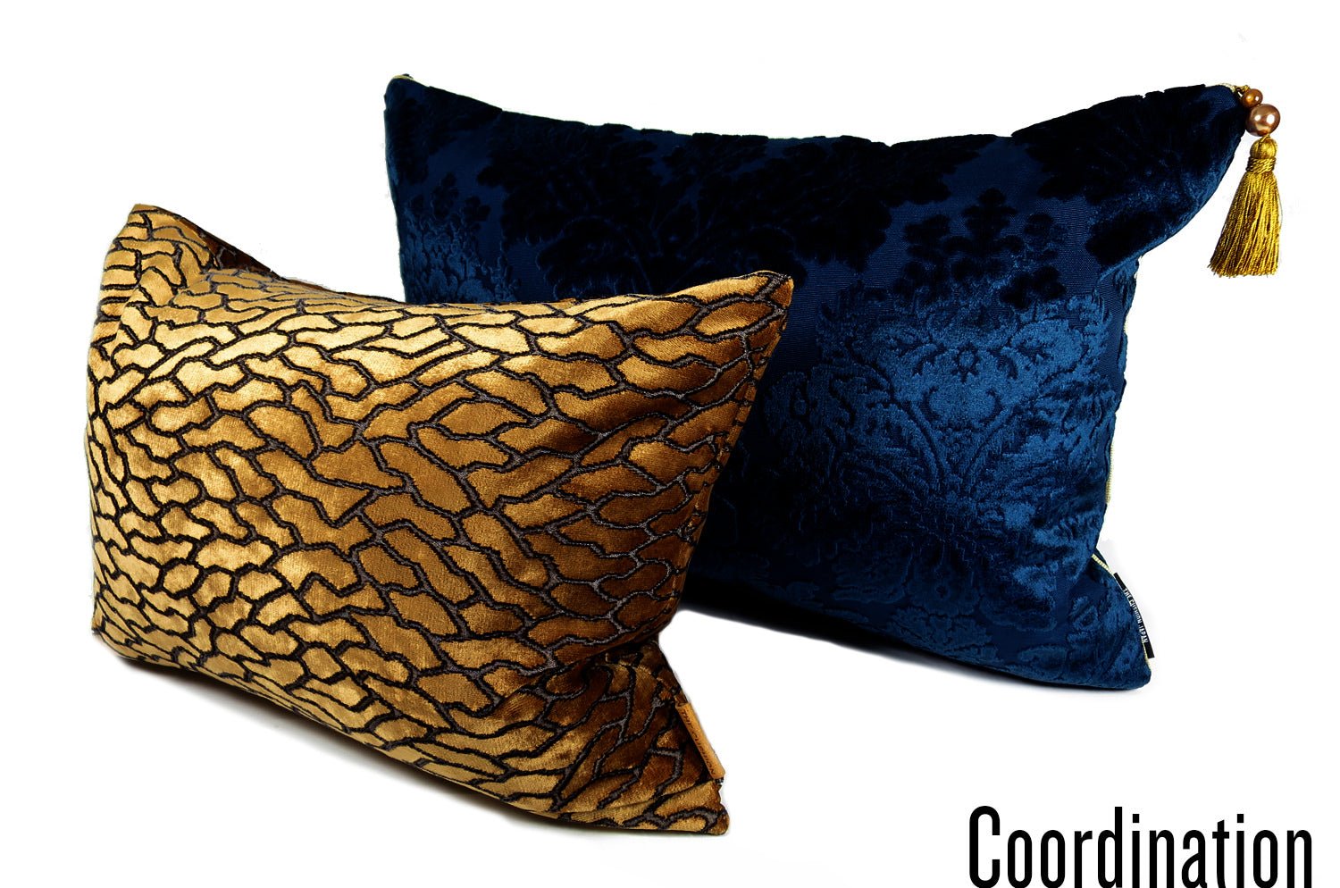 The Gosh ink ダマスク柄ベルベットタッセル付きクッションカバー ink 60×40cm 中材付 - HOUSE OF JAPAN Shop