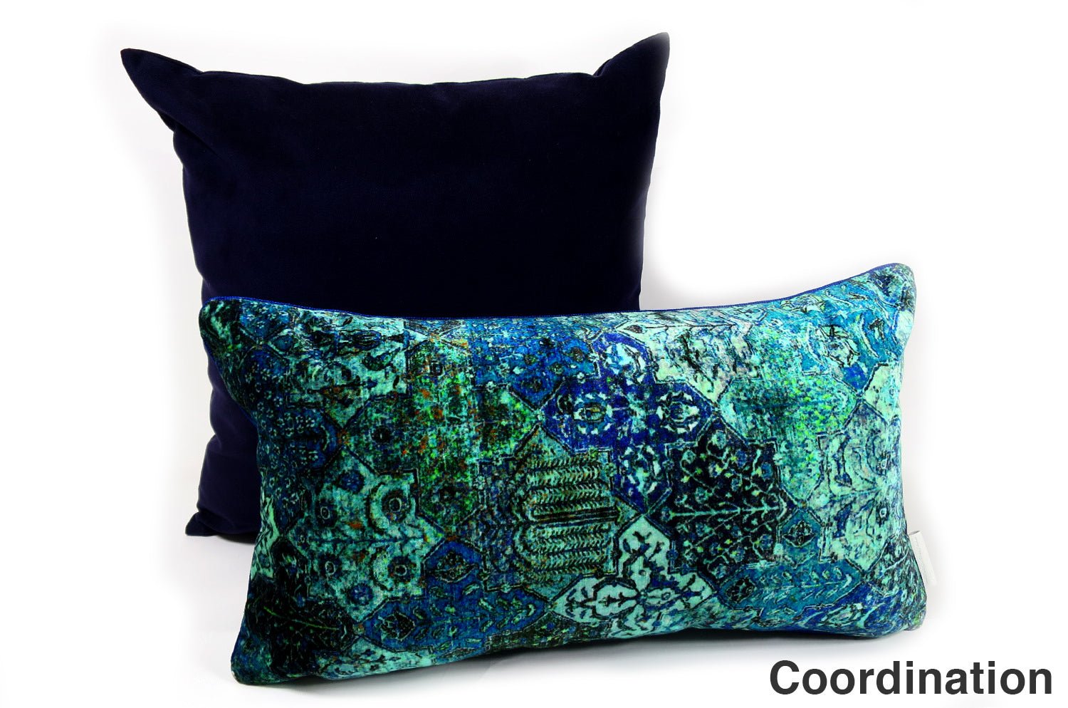 The GP&J BAKER ピーコックブルー ベルベットクッション 50×28cm 中材付 - HOUSE OF JAPAN Shop