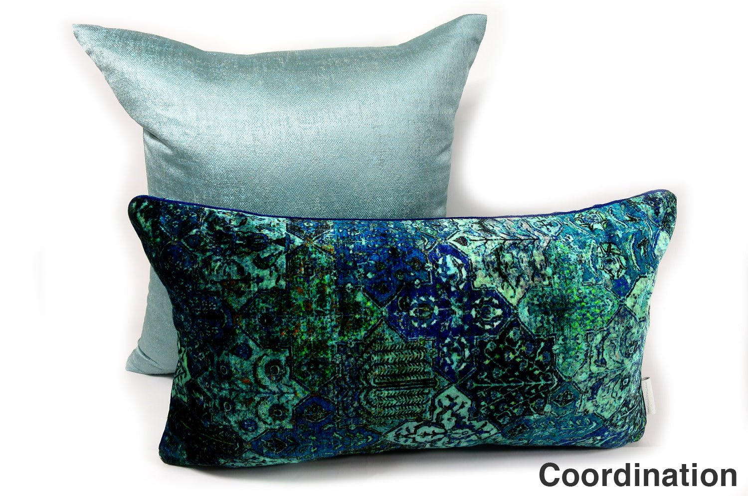 The GP&J BAKER ピーコックブルー ベルベットクッション 50×28cm 中材付 - HOUSE OF JAPAN Shop