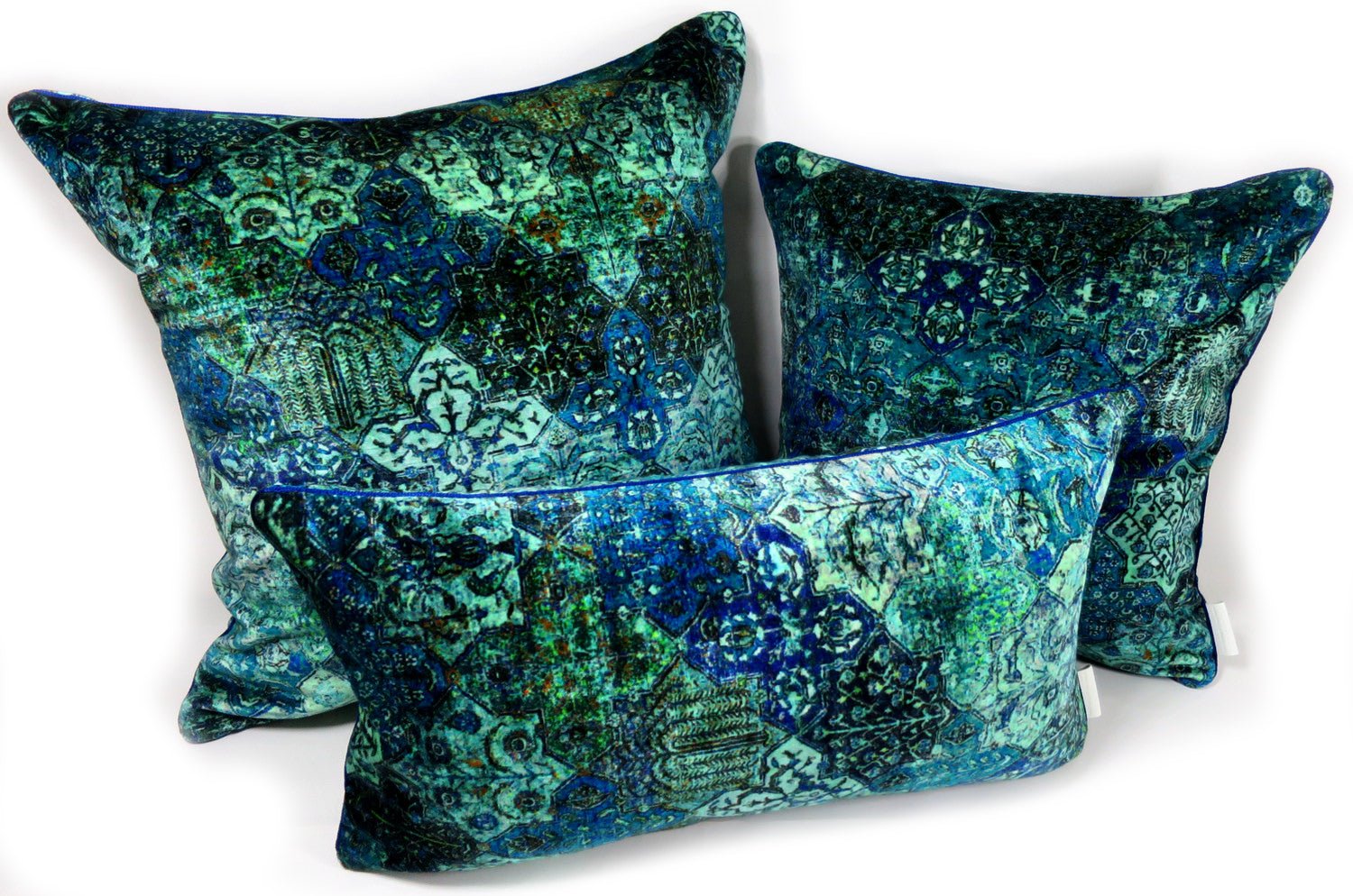 The GP&J BAKER ピーコックブルー ベルベットクッション 50×28cm 中材付 - HOUSE OF JAPAN Shop