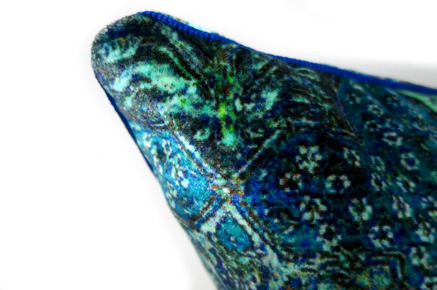 The GP&J BAKER ピーコックブルー ベルベットクッションカバー 50×50cm - HOUSE OF JAPAN Shop