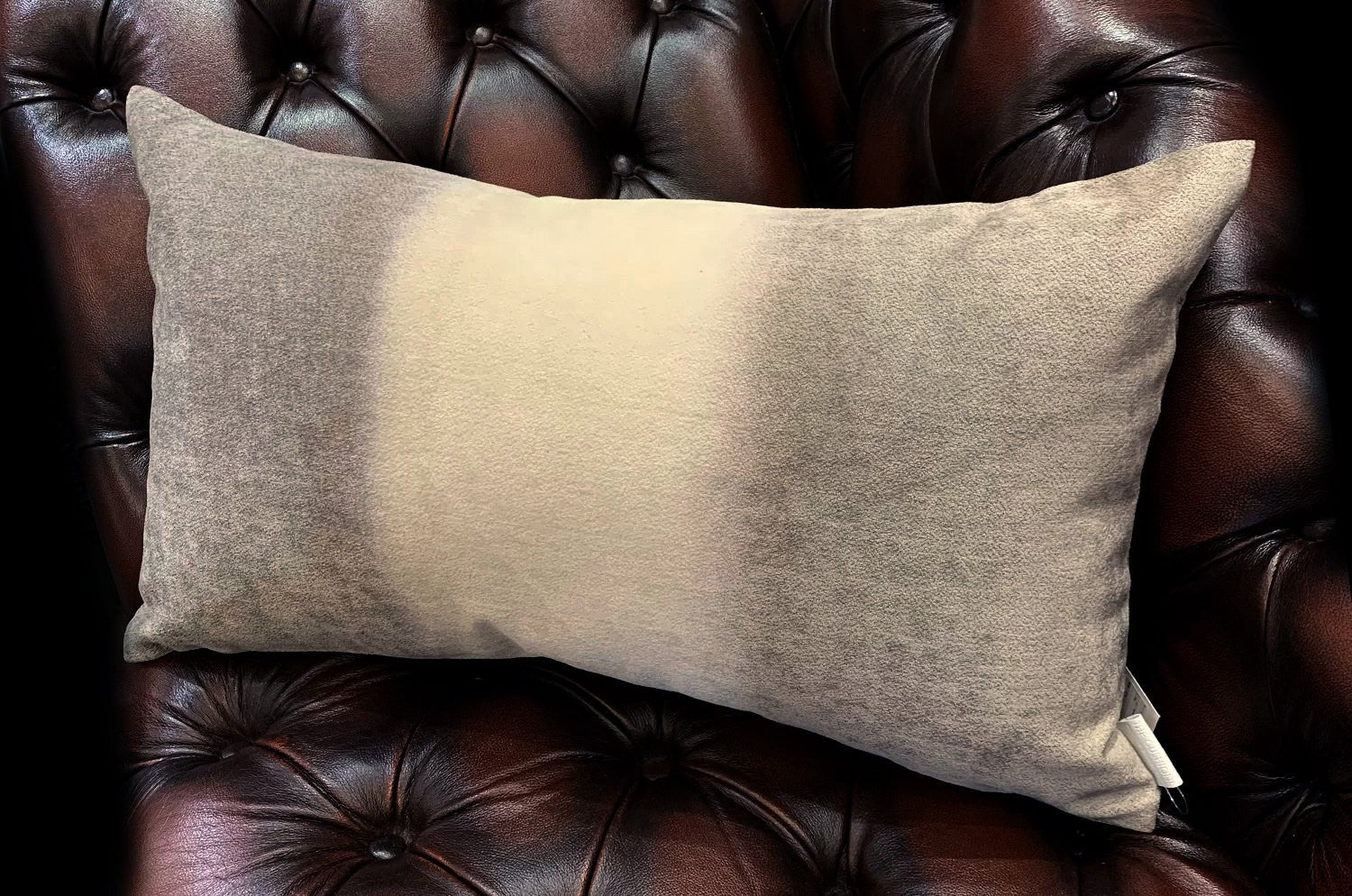 The Gradation グレージュグラデーションクッション 66×38cm 中材付 - HOUSE OF JAPAN Shop