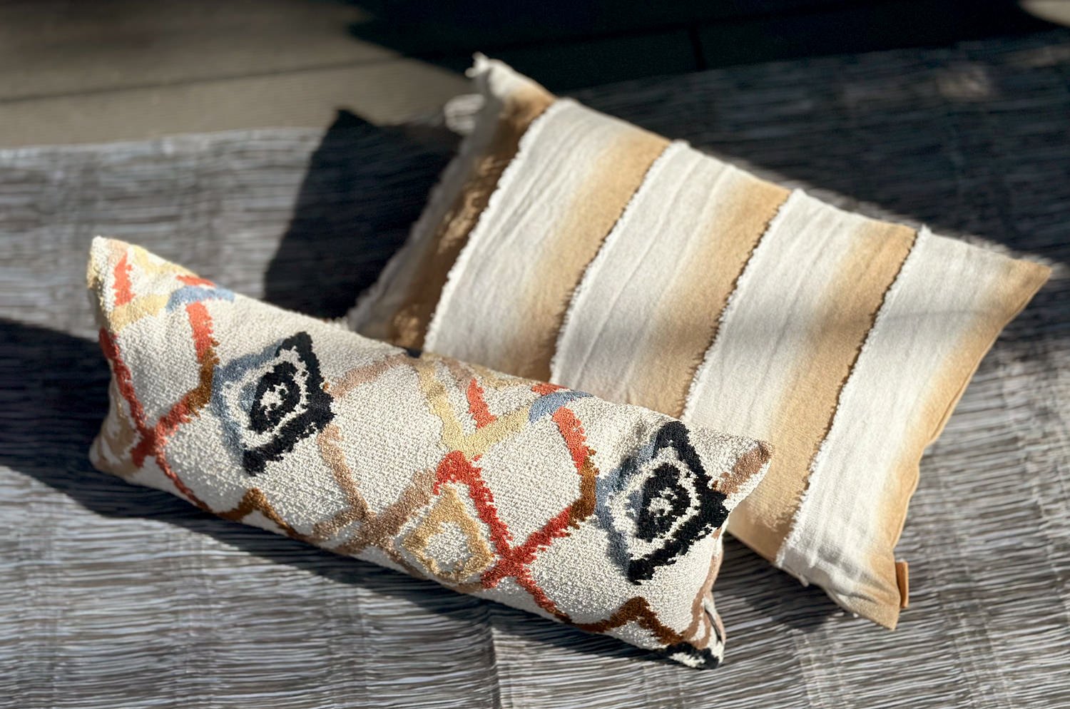 The Gradation Stripe グラデーションストライプ クッションカバー ブラウンベージュ 60×40cm 中材付 - HOUSE OF JAPAN Shop