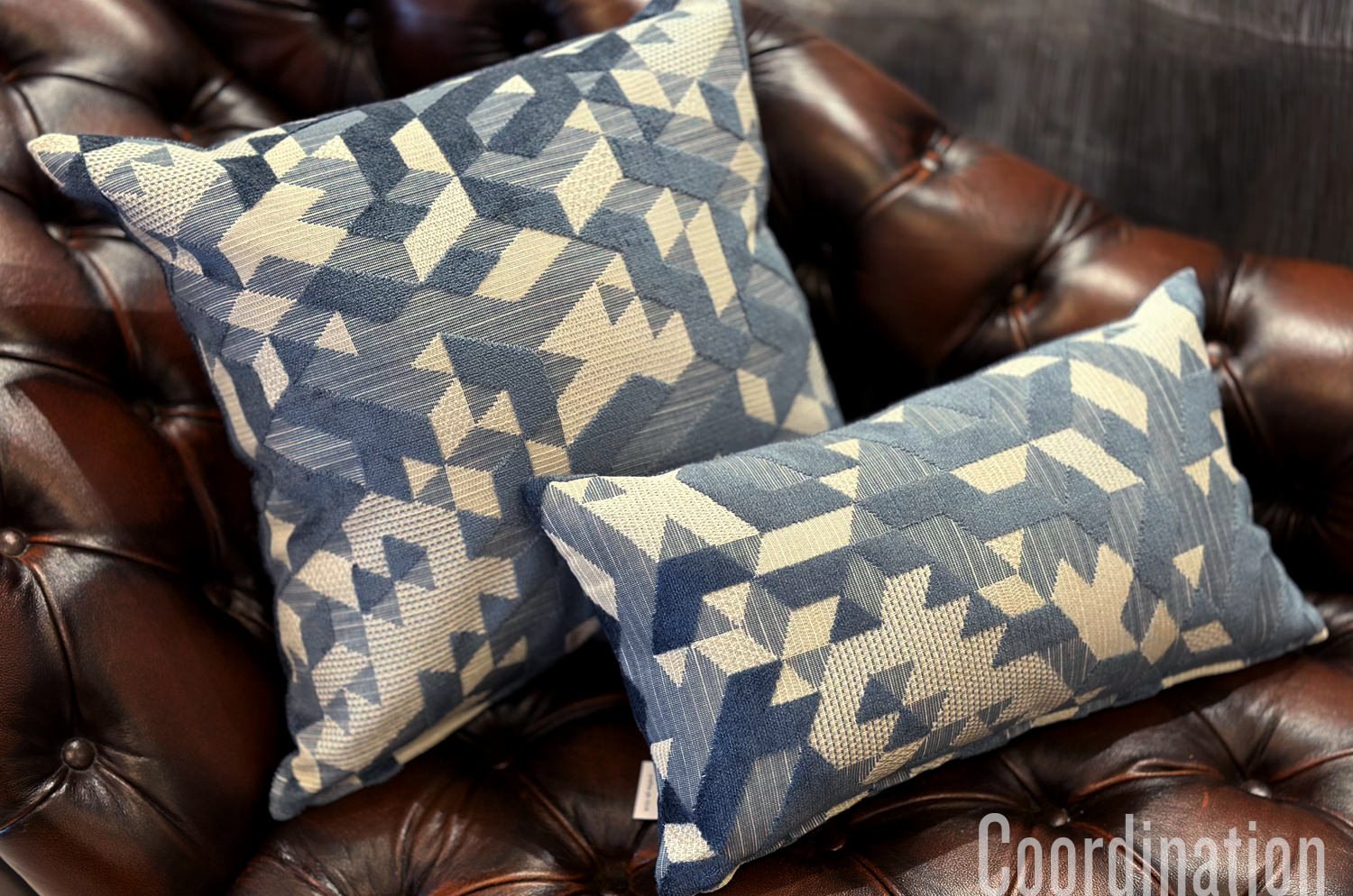 The GRAPHICS グラフィックス フレンチジャカードベルベット 横長クッション (グレーブルー) 50×28cm 中材付 - HOUSE OF JAPAN Shop