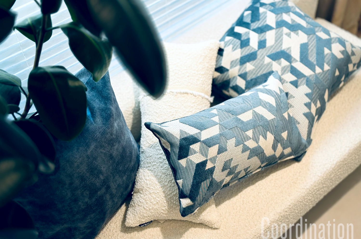 The GRAPHICS グラフィックス フレンチジャカードベルベット クッションカバー (グレーブルー) 50×50cm - HOUSE OF JAPAN Shop