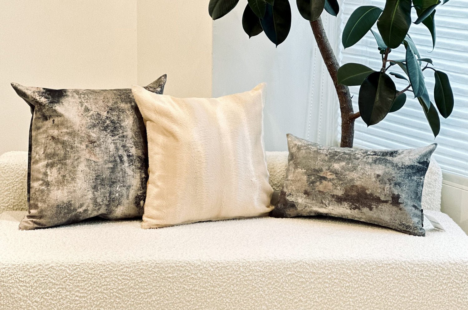 The Gray Fluid スペイン製 両面起毛スエード調クッション グレー 50×30cm 中材付 - HOUSE OF JAPAN Shop