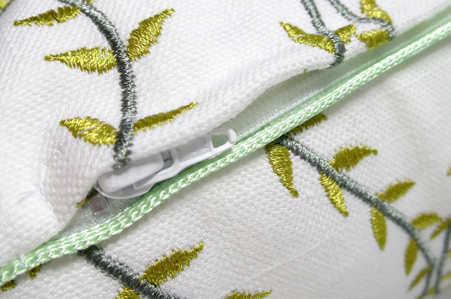 The Green Leaf ナチュラルグリーンリーフ 大きめクッション 60×38cm 中材付 - HOUSE OF JAPAN Shop