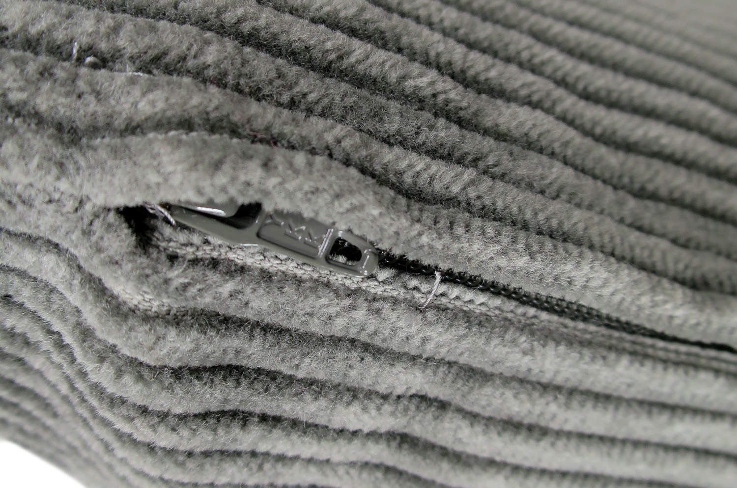 The Guild Corda デザイナーズギルド コーデュロイクッションカバー ピューター(暗灰色) 45(50)×45(50)cm - HOUSE OF JAPAN Shop