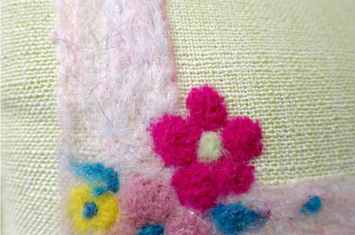 The H 「イニシャルH」メッセージクッション ライトグリーン 35×35cm - HOUSE OF JAPAN Shop