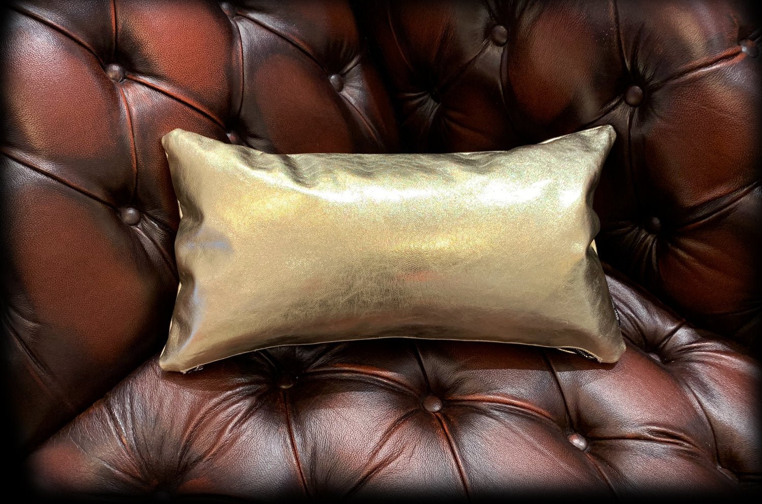 The HAKU ヤギ革クッション シャンパンゴールド箔×ラッカーニジップ 45×25cm 中材付 - HOUSE OF JAPAN Shop