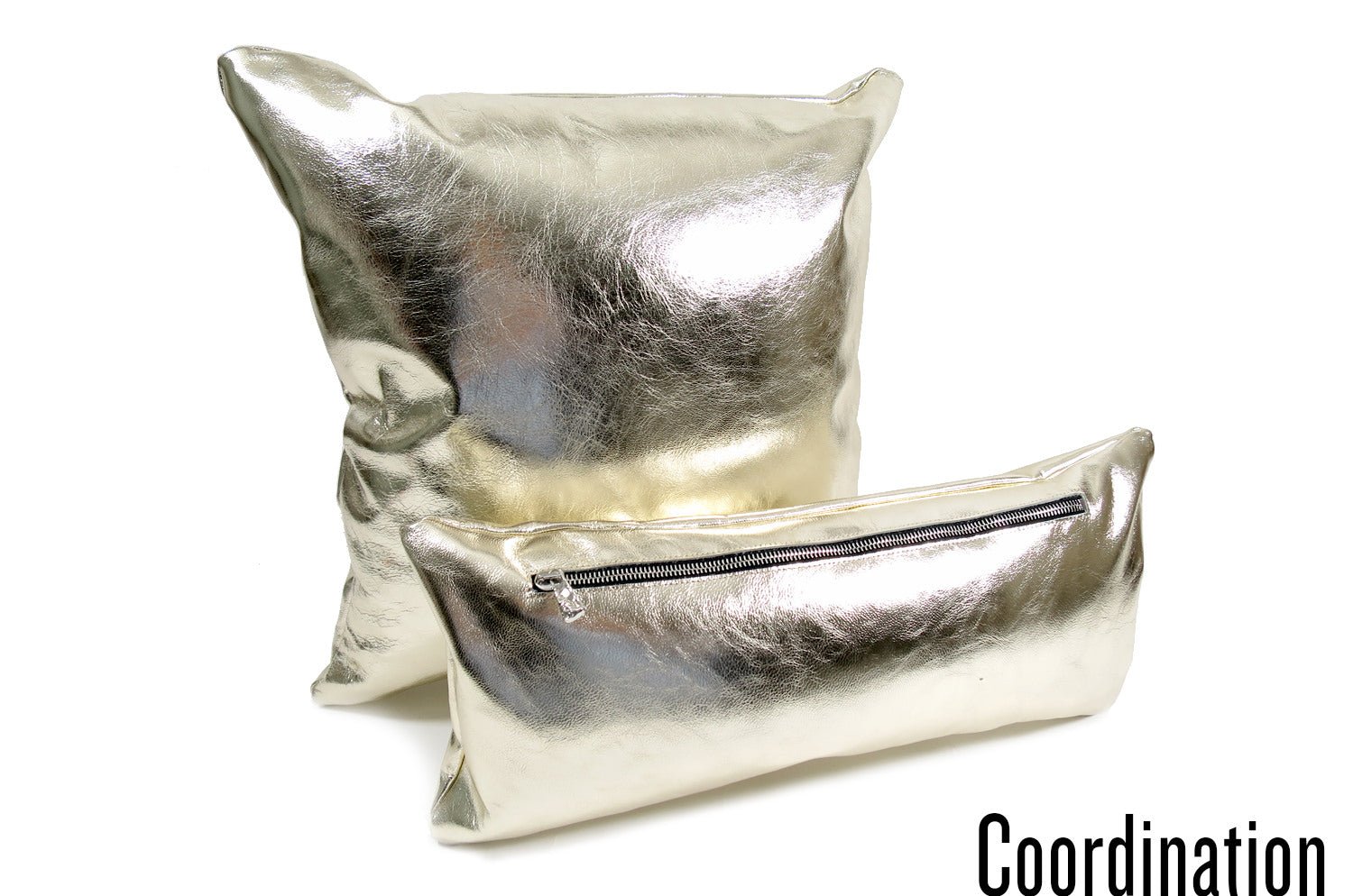 The HAKU ヤギ革クッション シャンパンゴールド箔×ラッカーニジップ 45×45cm 中材付 - HOUSE OF JAPAN Shop