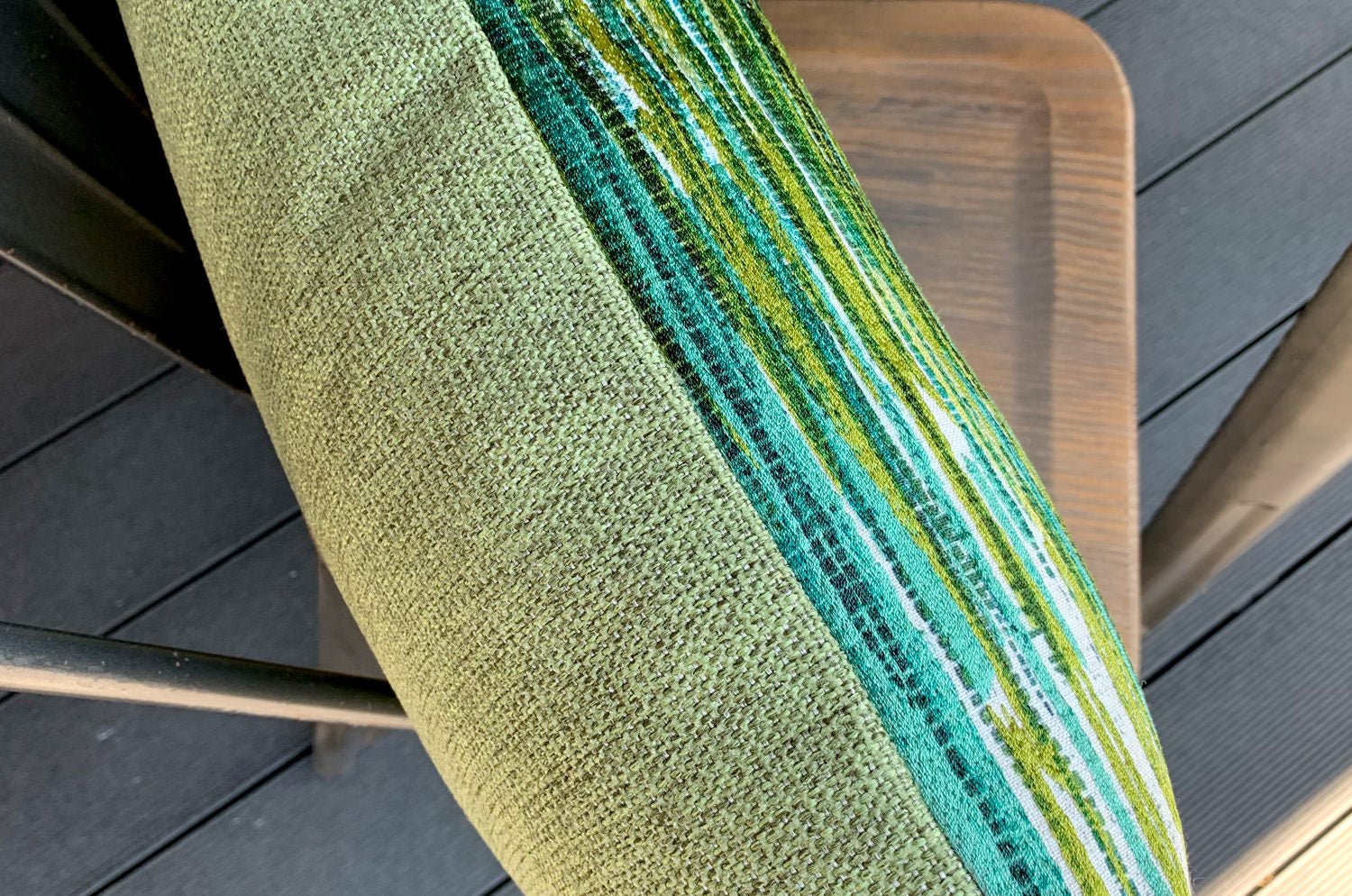 The Harlequin ハーレクイーン ライン クッション グリーンミックス 60×38cm 中材付 - HOUSE OF JAPAN Shop