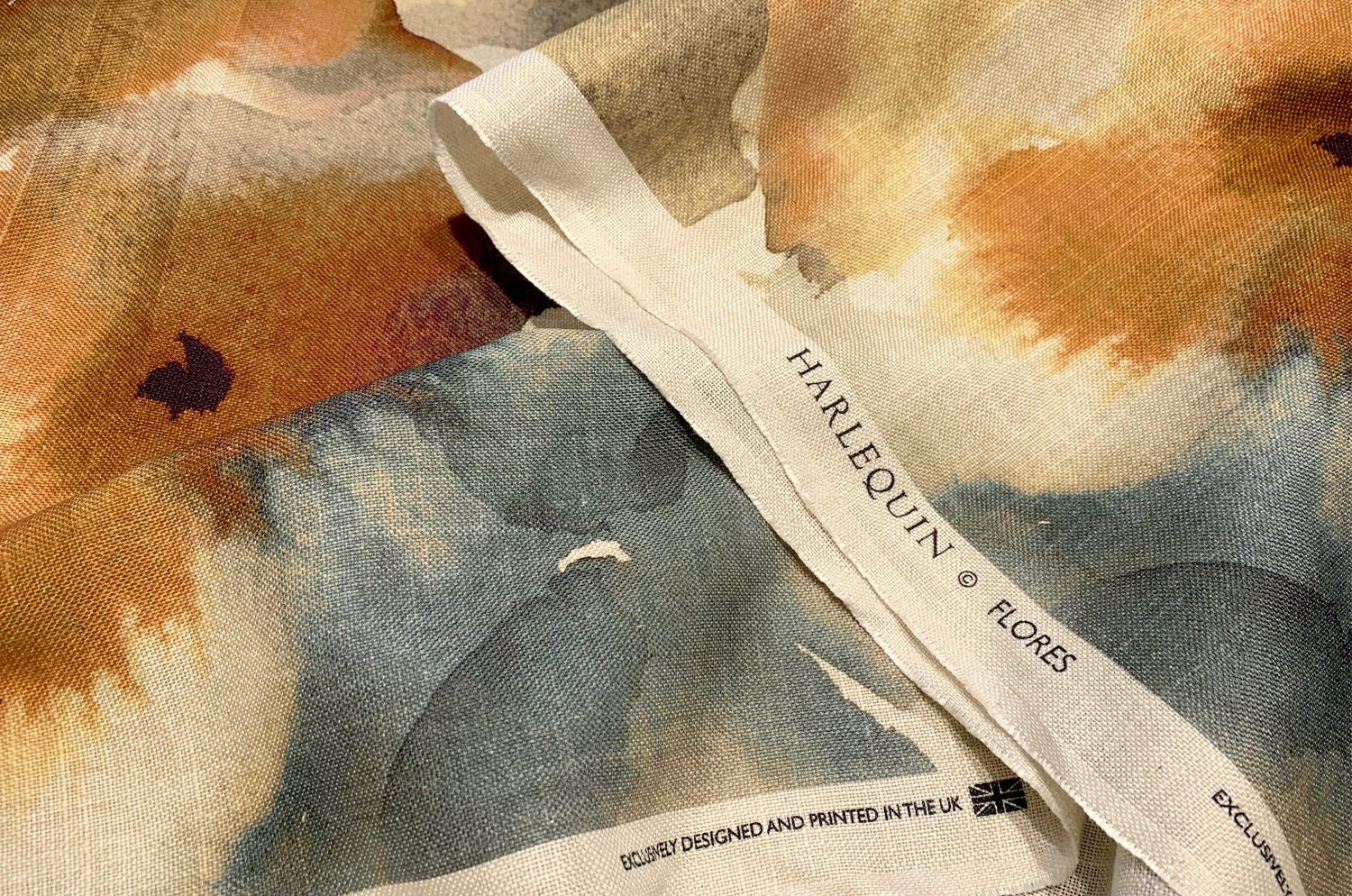 The HARLEQUIN Flores Linen ハーレクイーン フローレスリネン クッション 50×30cm 中材付 - HOUSE OF JAPAN Shop