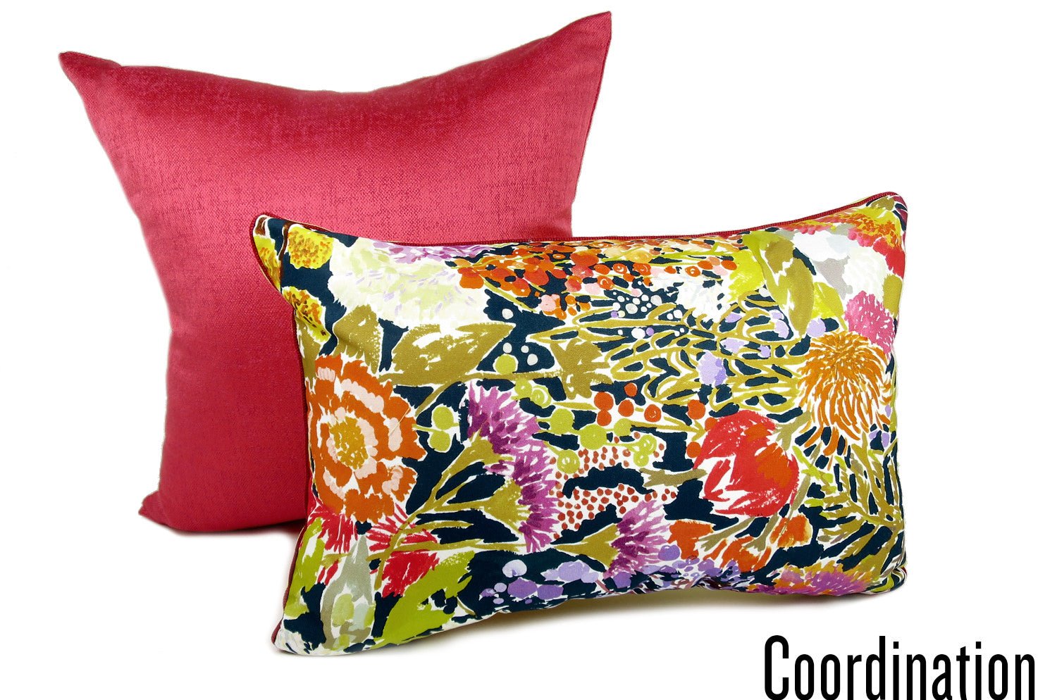 The HARLEQUIN Sanguine Flower ハーレクイン サングイネフラワー クッション 45×30cm 中材付 - HOUSE OF JAPAN Shop