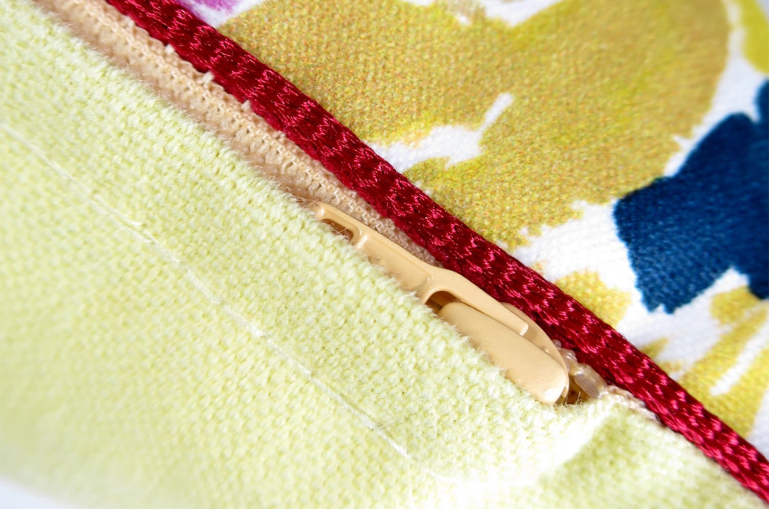 The HARLEQUIN Sanguine Flower ハーレクイーン サングイネフラワー クッションカバー 45×45cm - HOUSE OF JAPAN Shop