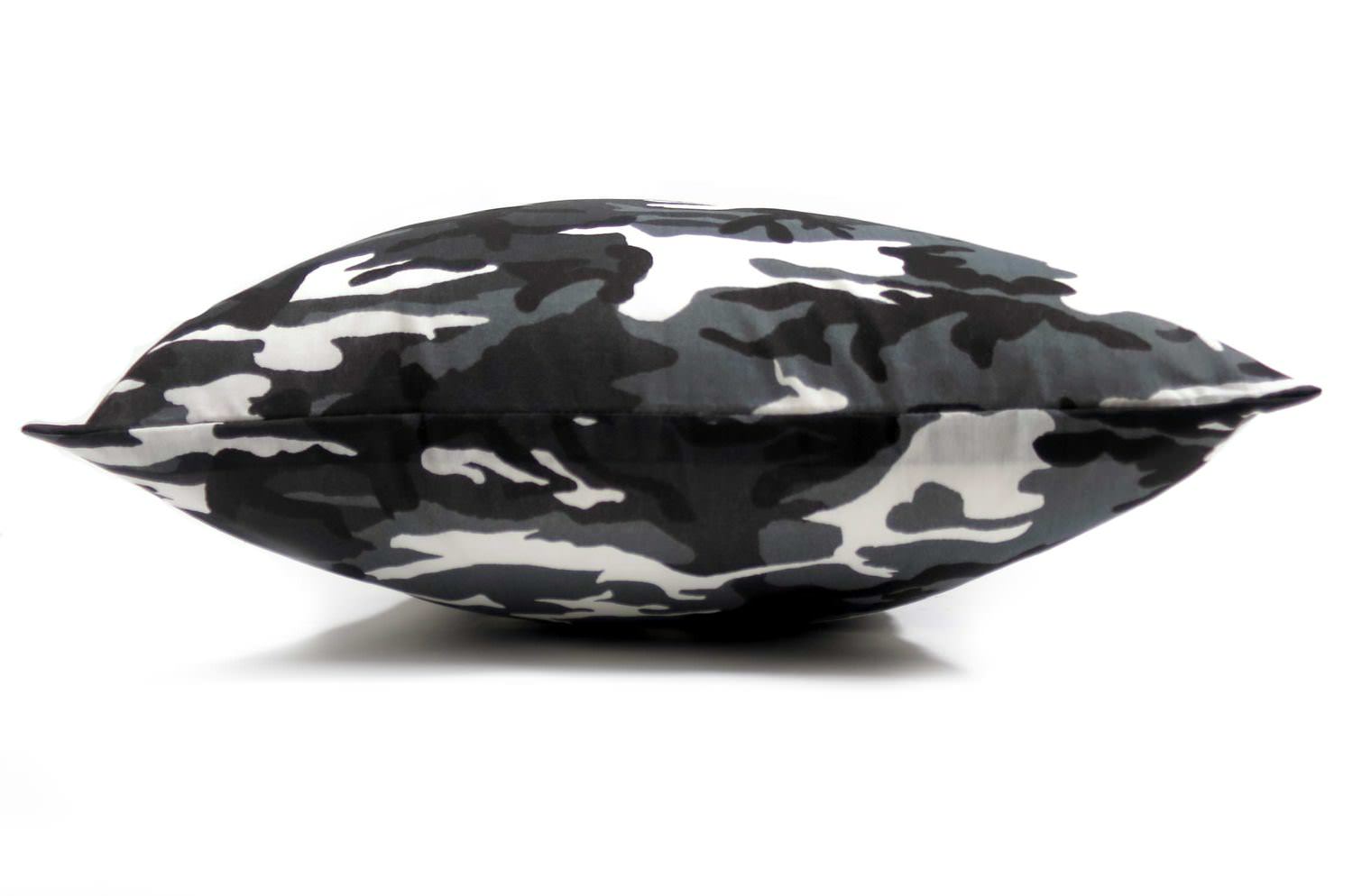 The HAV - A - HANK ハバハンクバンダナ迷彩柄クッションカバー ブラック 50×50cm - HOUSE OF JAPAN Shop