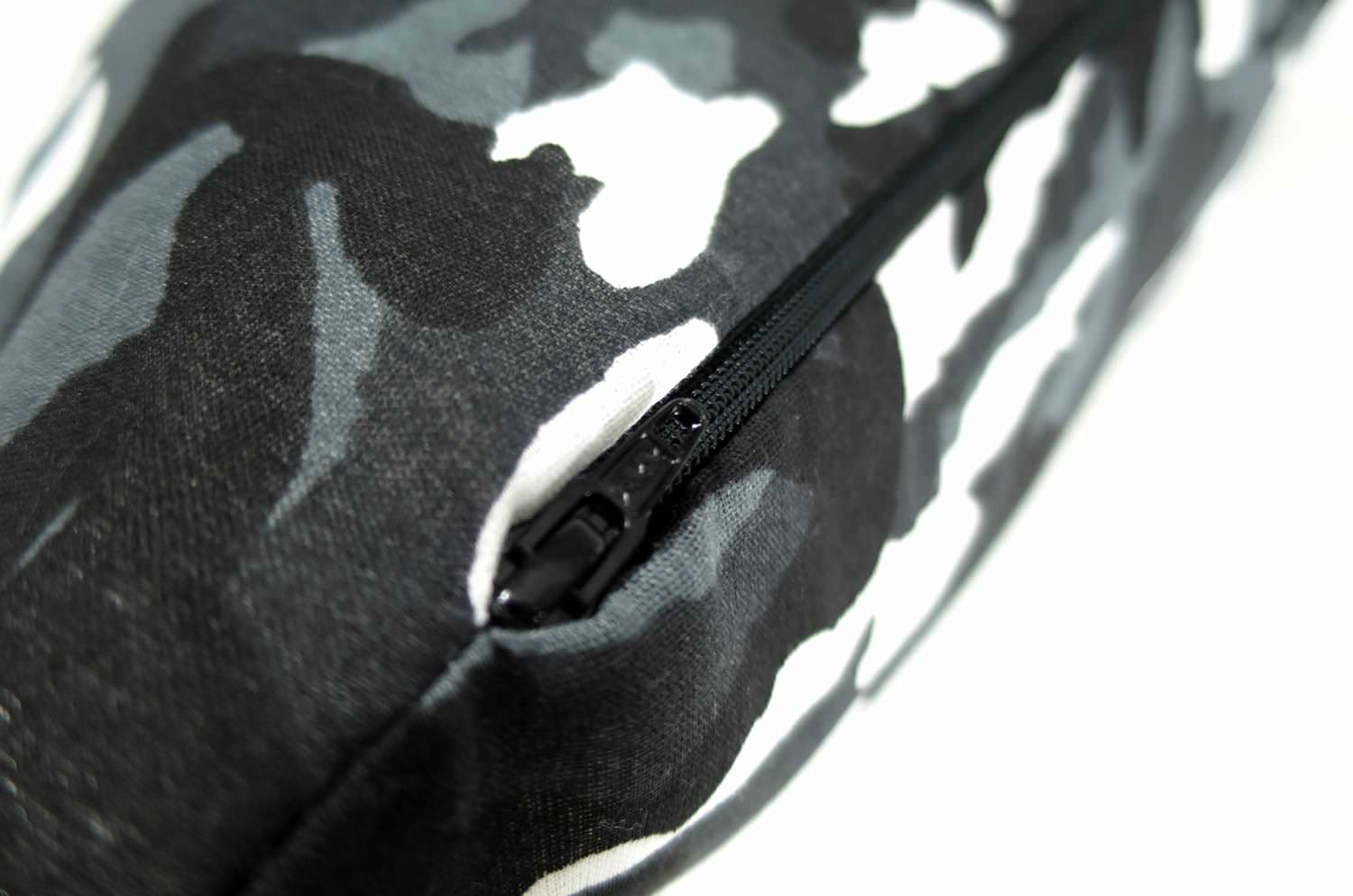 The HAV - A - HANK ハバハンクバンダナ迷彩柄クッションカバー ブラック 50×50cm - HOUSE OF JAPAN Shop