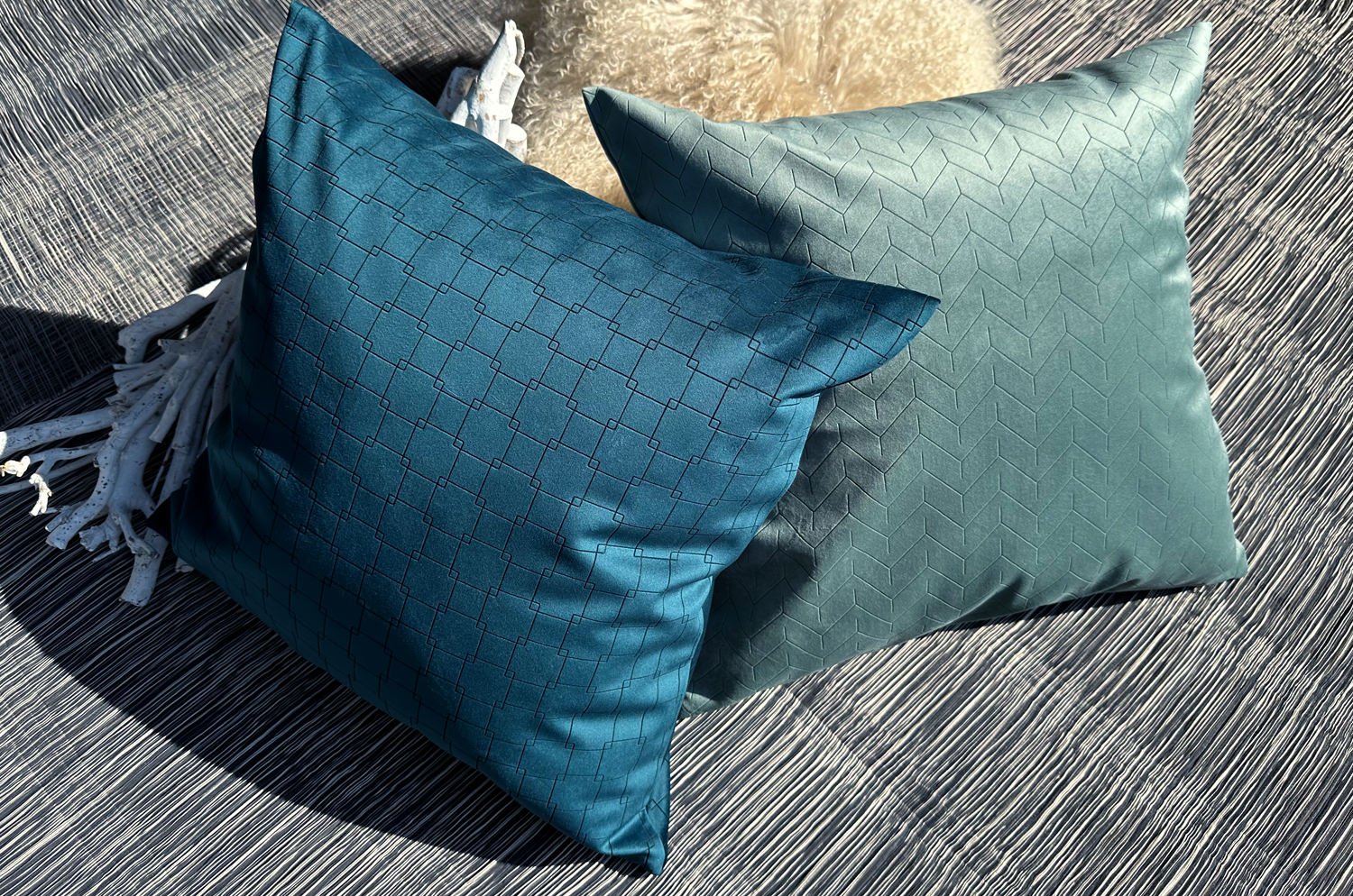 The Horizon Blue スペイン製起毛スエード調クッションカバー 地平線 50×50cm - HOUSE OF JAPAN Shop