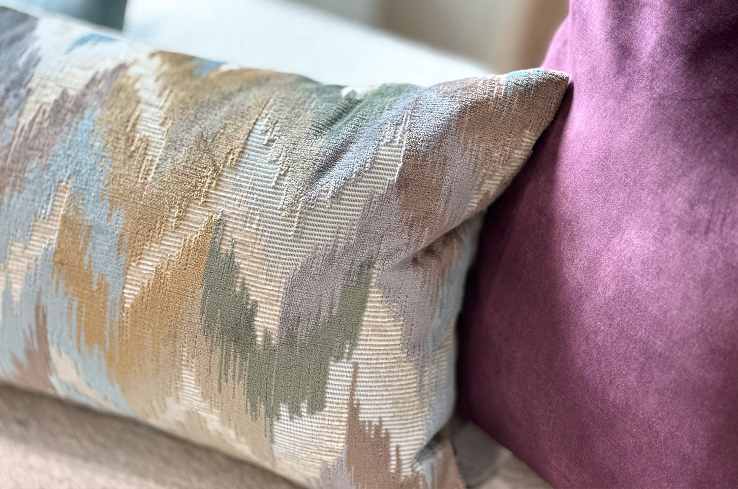 The Ikat Velours イカット調 ベルベットクッション (Blue Mist) 65×40cm 中材付 - HOUSE OF JAPAN Shop