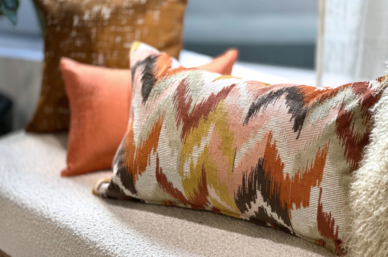 The Ikat Velours イカット調 ベルベットクッション (Terracotta) 65×40cm 中材付 - HOUSE OF JAPAN Shop