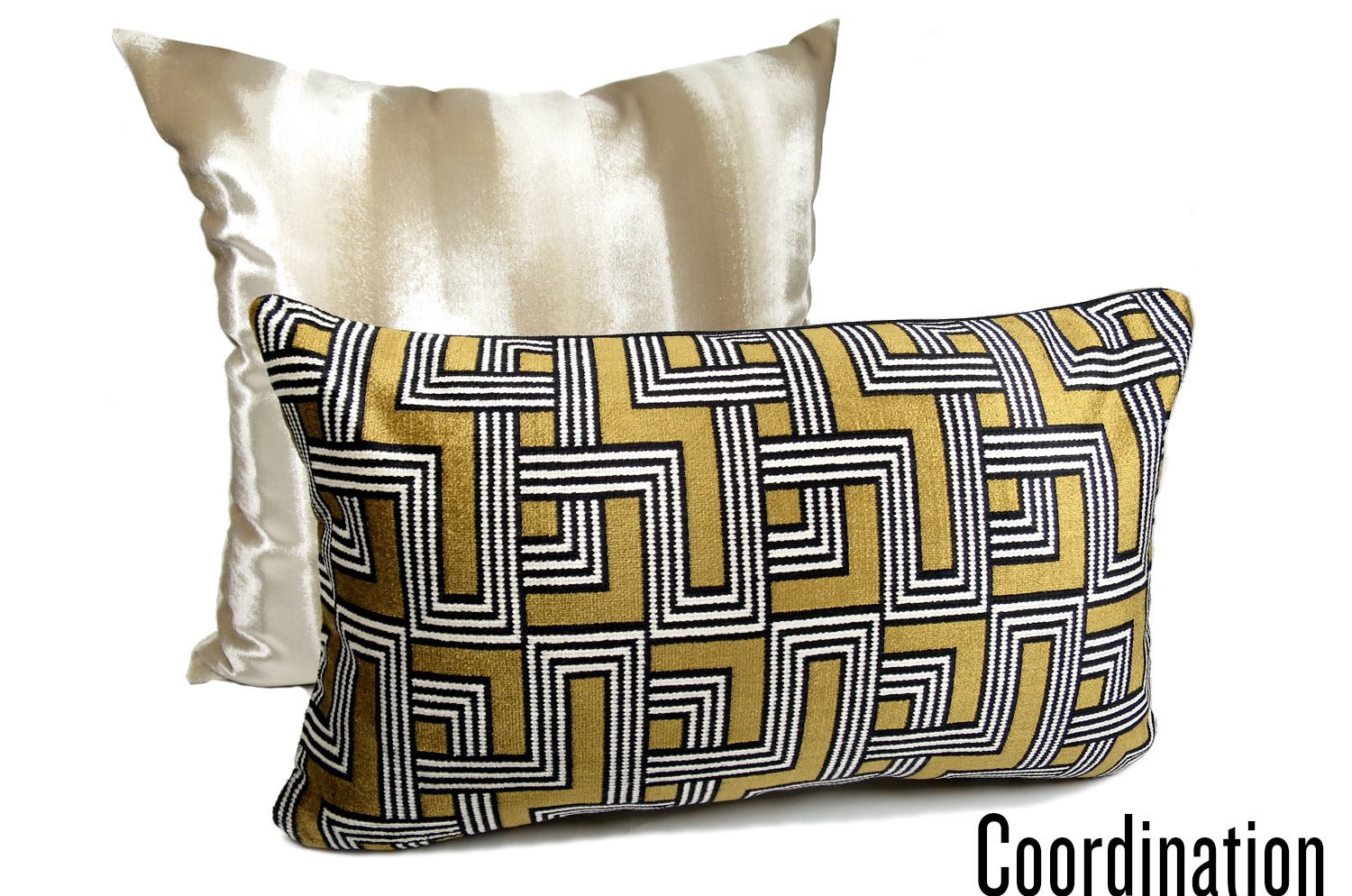 The Interception インターセプション ベルベットクッション トフィーゴールド 50×30cm 中材付 - HOUSE OF JAPAN Shop