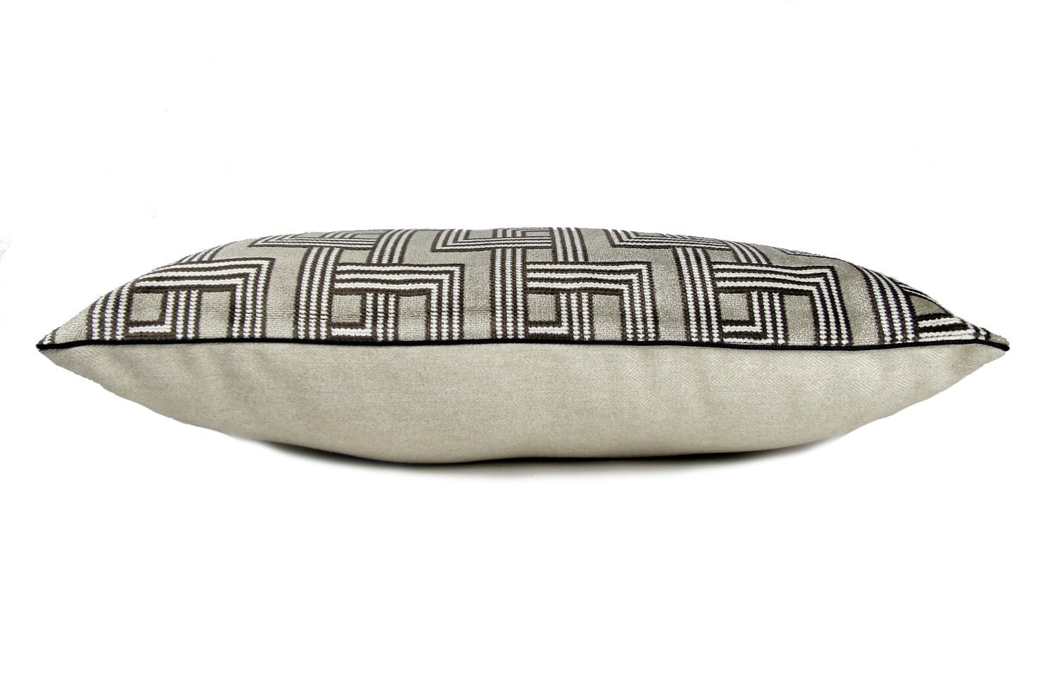 The Interception インターセプション ベルベット クッション ライトグレージュ 50×30cm 中材付 - HOUSE OF JAPAN Shop