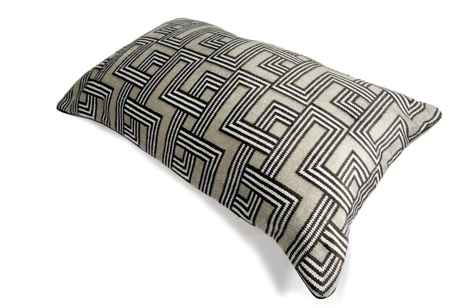 The Interception インターセプション ベルベット クッション ライトグレージュ 50×30cm 中材付 - HOUSE OF JAPAN Shop