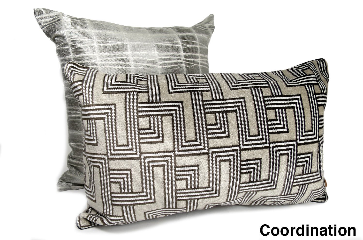 The Interception インターセプション ベルベット クッション ライトグレージュ 50×30cm 中材付 - HOUSE OF JAPAN Shop