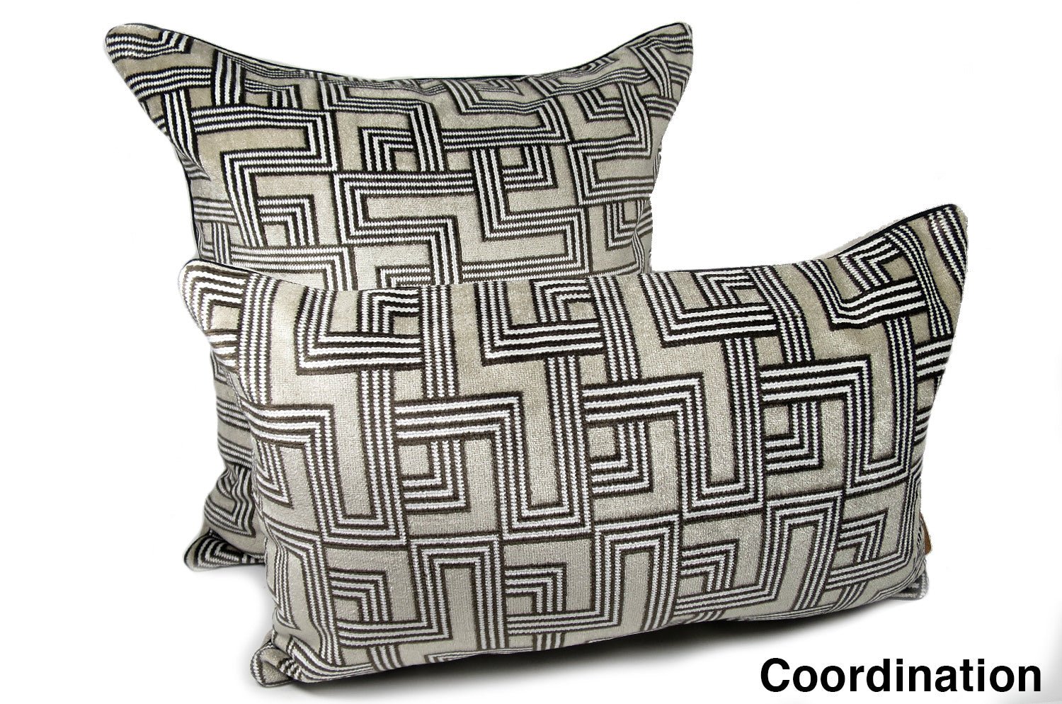 The Interception インターセプション ベルベット クッションカバー ライトグレージュ 50×50cm - HOUSE OF JAPAN Shop