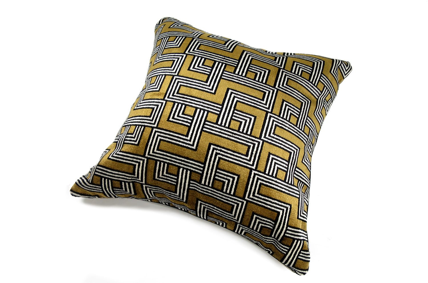 The Interception インターセプション ベルベットクッションカバー トフィーゴールド 50×50cm - HOUSE OF JAPAN Shop