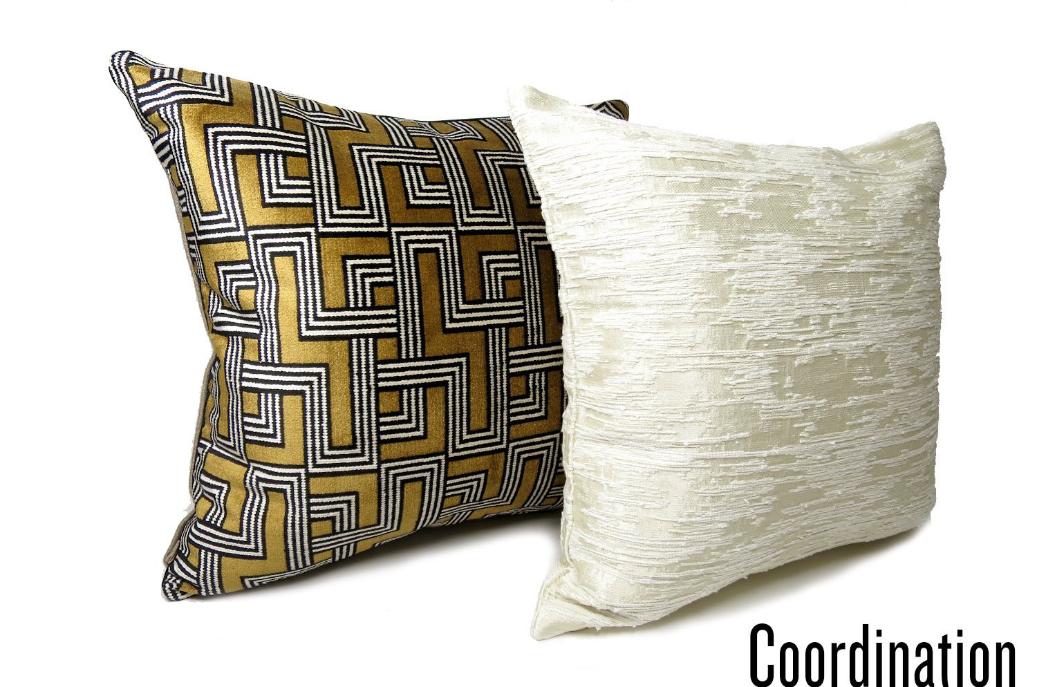 The Interception インターセプション ベルベットクッションカバー トフィーゴールド 50×50cm - HOUSE OF JAPAN Shop