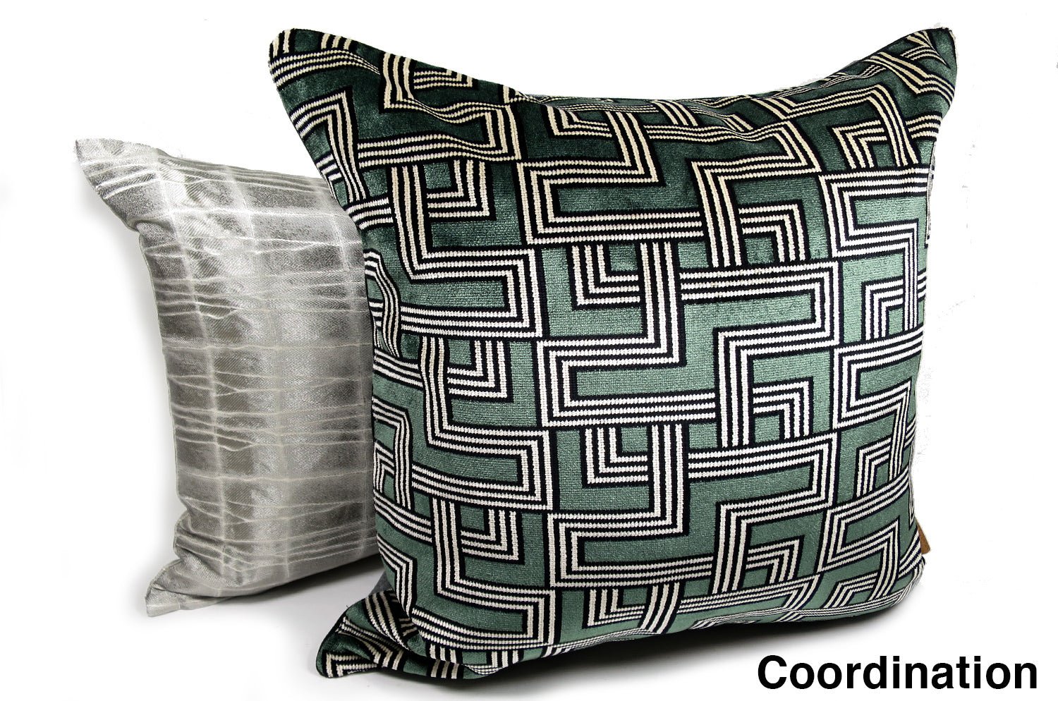 The Interception インターセプション ベルベット クッションカバー モスグリーン 50×50cm - HOUSE OF JAPAN Shop