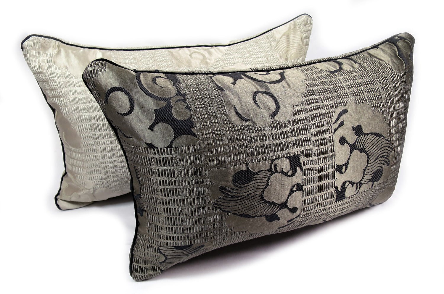 The JINHUA Nickel/Nero アルマーニカーザ ジンファ パイピングクッション(ニッケル) 48×30cm 中材付 - HOUSE OF JAPAN Shop