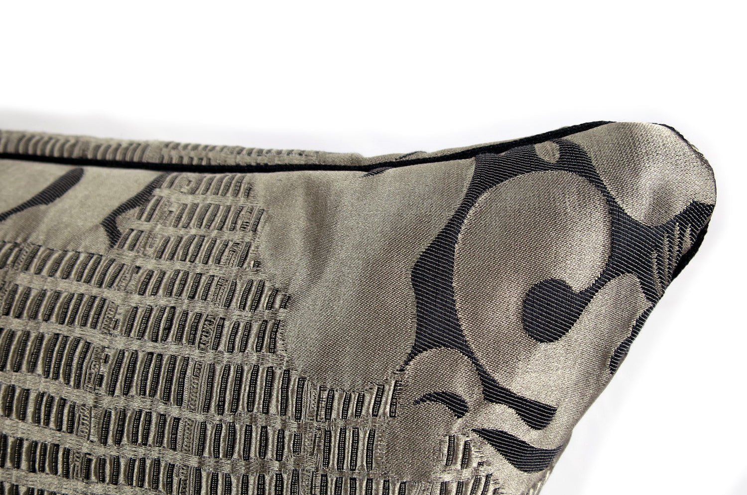 The JINHUA Nickel/Nero アルマーニカーザ ジンファ パイピングクッション(ニッケル) 48×30cm 中材付 - HOUSE OF JAPAN Shop