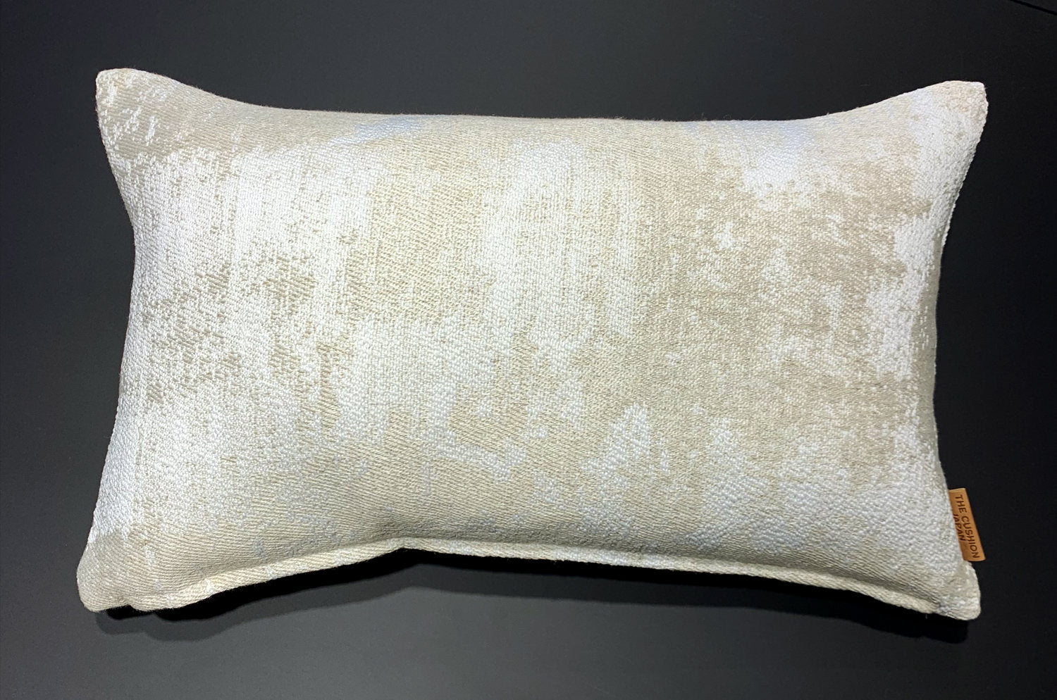 The Joinville イタリア製高級リネン混生地クッション Milk Latte 50×30cm 中材付 - HOUSE OF JAPAN Shop