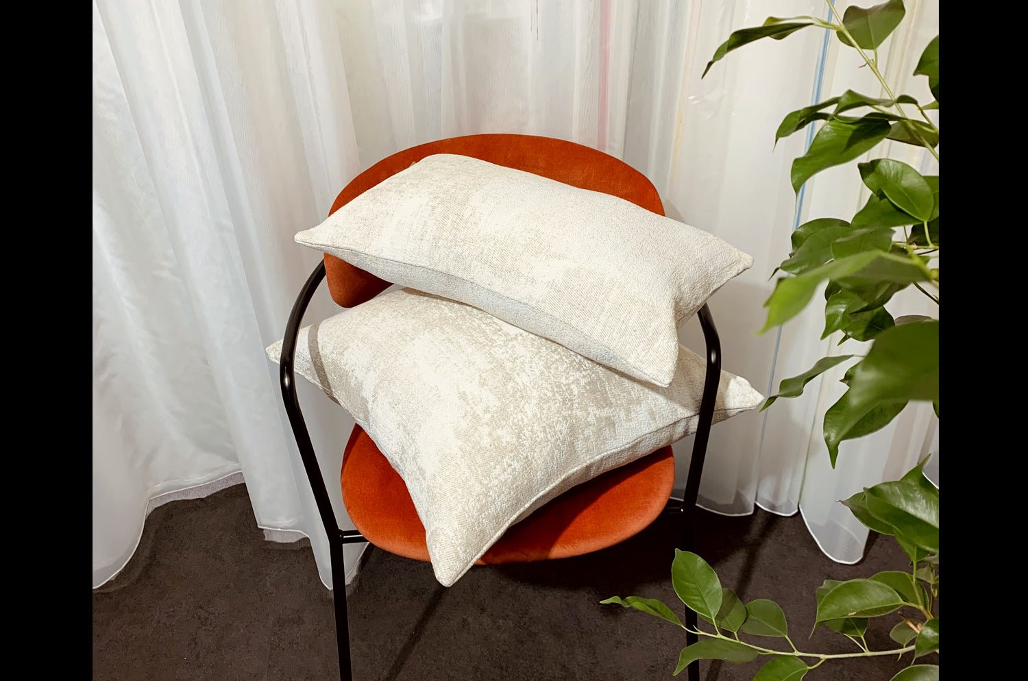 The Joinville イタリア製高級リネン混クッションカバー MilkLatte 50×50cm - HOUSE OF JAPAN Shop