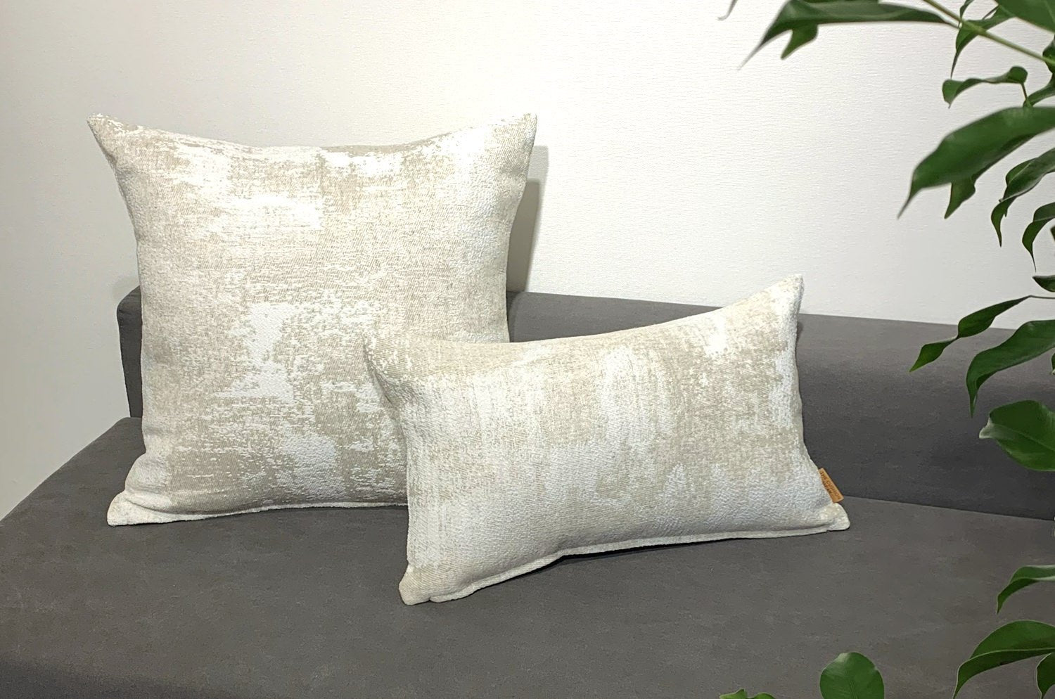 The Joinville イタリア製高級リネン混クッションカバー MilkLatte 50×50cm - HOUSE OF JAPAN Shop