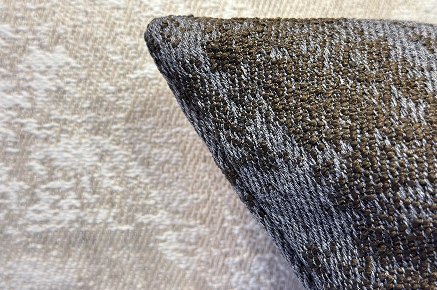 The Joinville イタリア製高級リネン混生地 クッション Rocky 50×30cm 中材付 - HOUSE OF JAPAN Shop