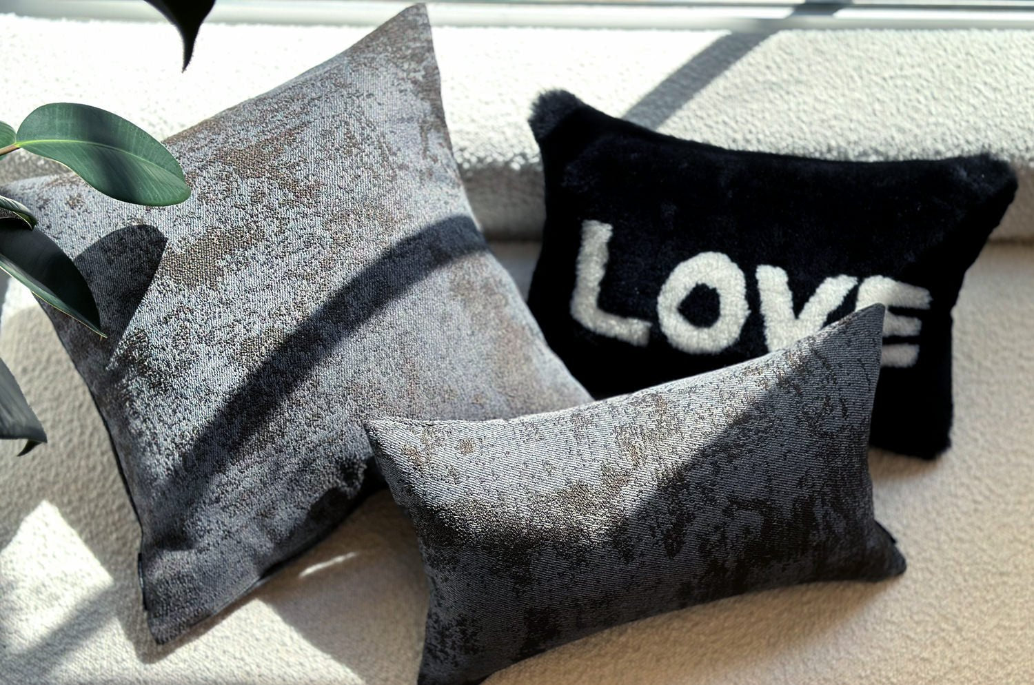 The Joinville イタリア製高級リネン混生地 クッションカバー Rocky 50×50cm - HOUSE OF JAPAN Shop