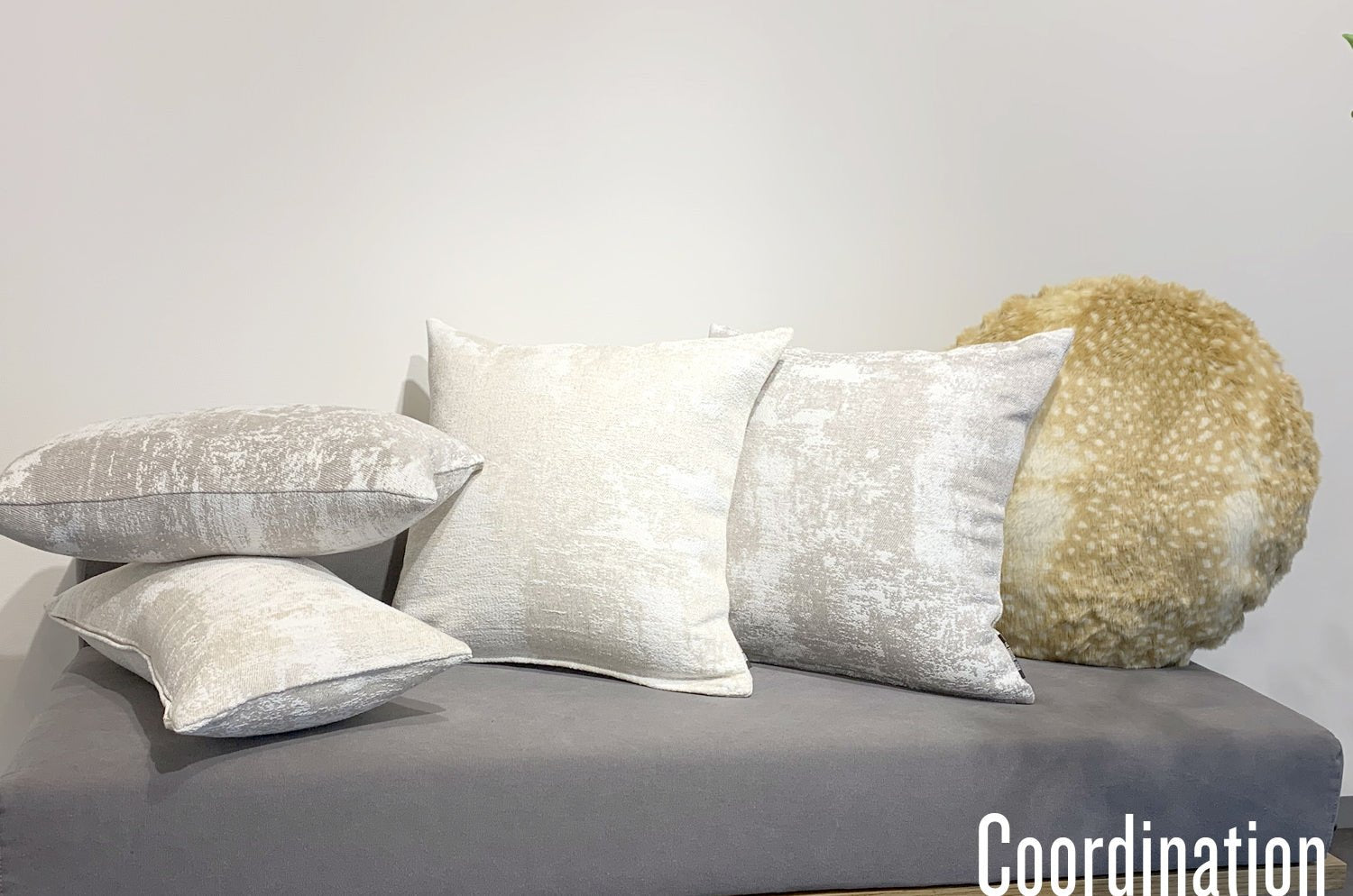 The Joinville イタリア製高級リネン混生地 クッションカバー Sand 50×50cm - HOUSE OF JAPAN Shop