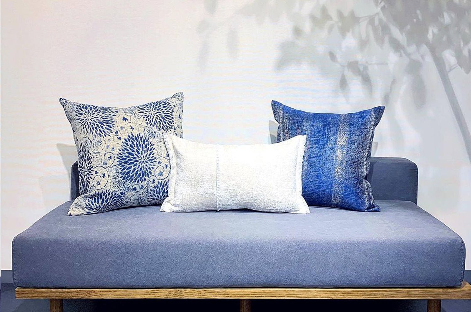 The KAIZU FLORAL - AGED PORCELAIN ラルフローレンファブリック クッションカバー 50×50cm - HOUSE OF JAPAN Shop