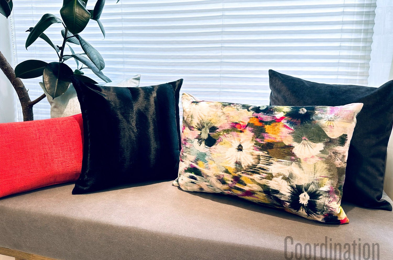 The Kansai Velvet Zinnia カンサイベルベット クッション (NO.05) 60×40cm 中材付 - HOUSE OF JAPAN Shop